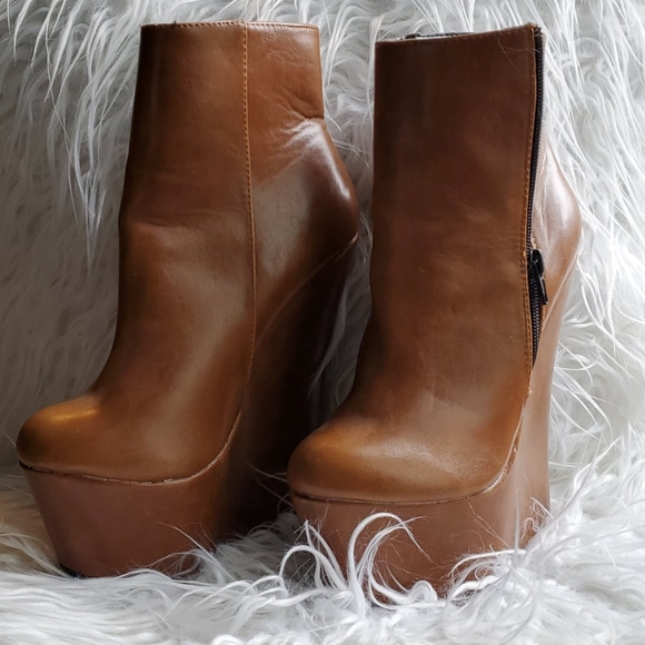 Sofia and Lee platform booties - Picture 3 of 3